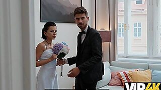 Paul Fury, Sarah Heizel & Stanley Johnson betrügen für Geld, bekommen ihre engen Muschis geleckt und Arschlöcher hart gestoßen